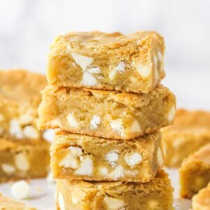 AXA BLONDIES